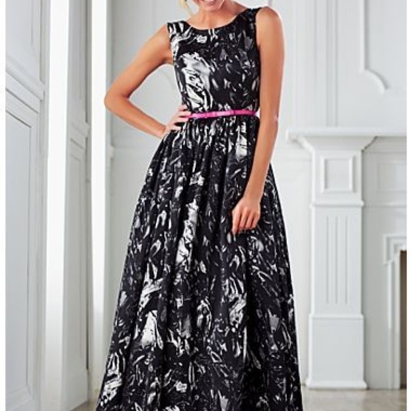 Venus Gown - Picture 1 of 8